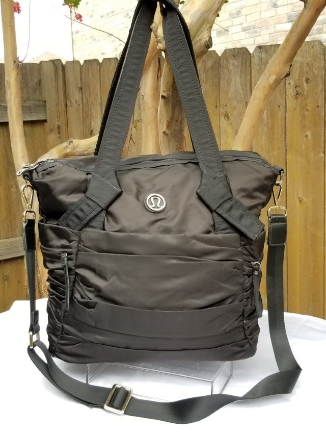 lululemon yoga bag sale Small Reusable Tote Gym (This is Yoga, Black) This duffle has ample storage to pack sweat essentials and cushioned straps to maximize commuting comfort Lululemon Large Tote Mesh Bag