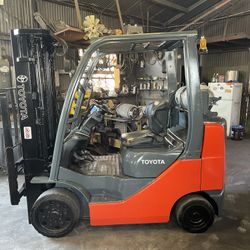2010 Toyota Forklift Model 8  5000lb Cap 3 Stage Sideshift LPG