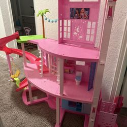 Barbie Dream House 