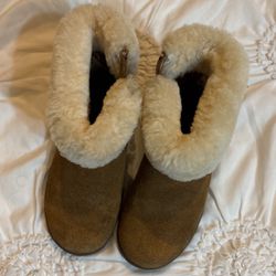 Girl Uggs  Suede Size 10Toddler 