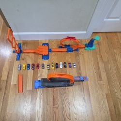 Hot Wheels Jump Tracks And 10+ Cars