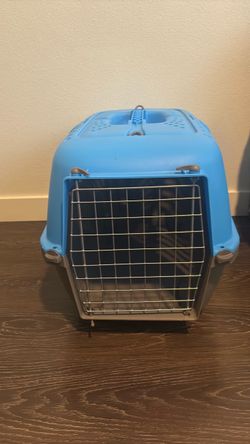 Blue Plastic Pet Travel Carrier Crate