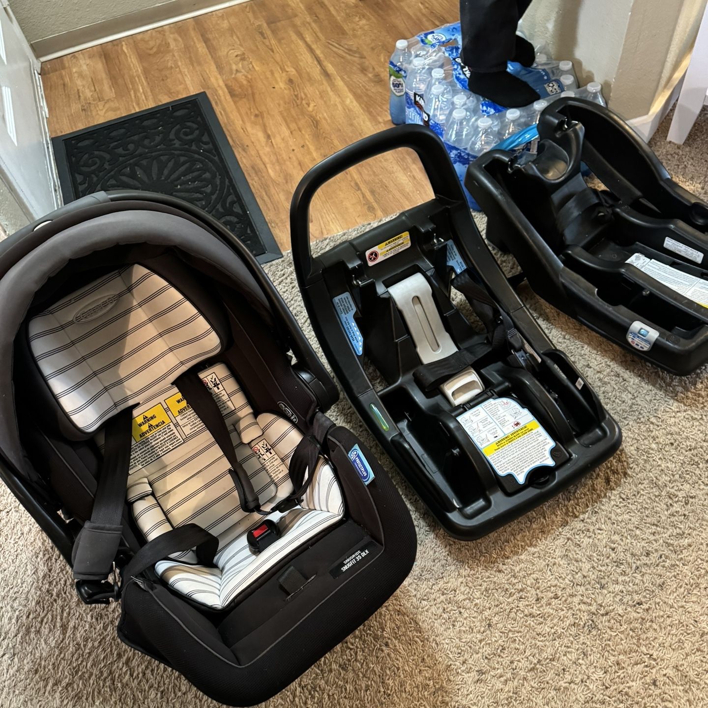Graco Snugfit DLX With 2 bases CARSEAT