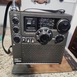 Sony ICF-5900W Shortwave FM Receiver Radio SW1/SW2/SW3/MW/FM/BFO WORKS