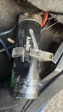 Audiopipe ACAP-2000 2.0 h hFarad Power Capacitor equipped with a digital voltage display