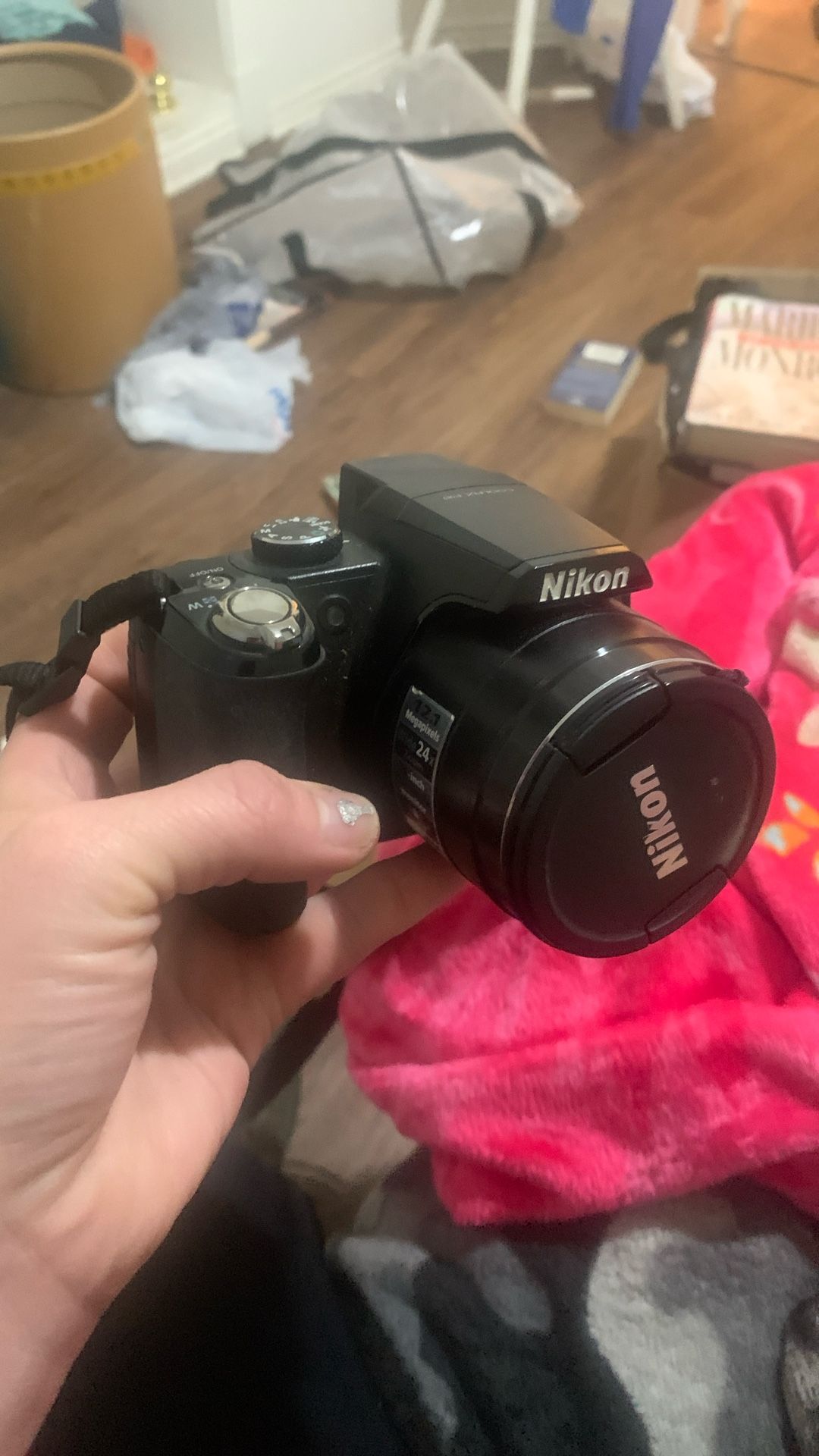 Barely used Nikon Coolpix P90 in excellent condition! ✅ Includes battery + memory card ⚡️ Works great, super clean – ready to shoot! ❌ No charger incl