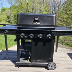 Lightly Used And Well Kept Charbroil Grill & Cover