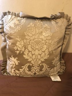Decorative pillow 20x20”