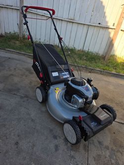 Murray
22 in. 140 cc Briggs & Stratton Walk Behind Gas Self-Propelled Lawn Mower with Front Wheel Drive and Bagger
