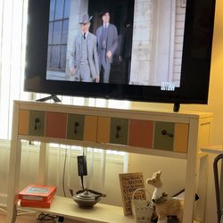 White Wood Sofa table /TV stand