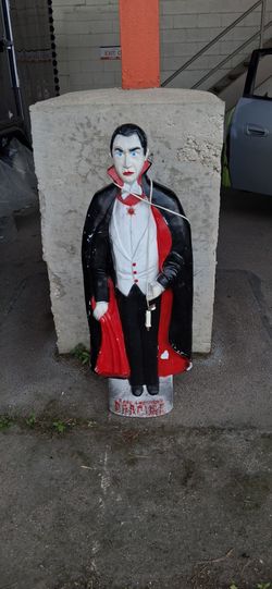 Vintage lighted outdoor lawn decoration DRACULA  Bela Dugosi original 42"