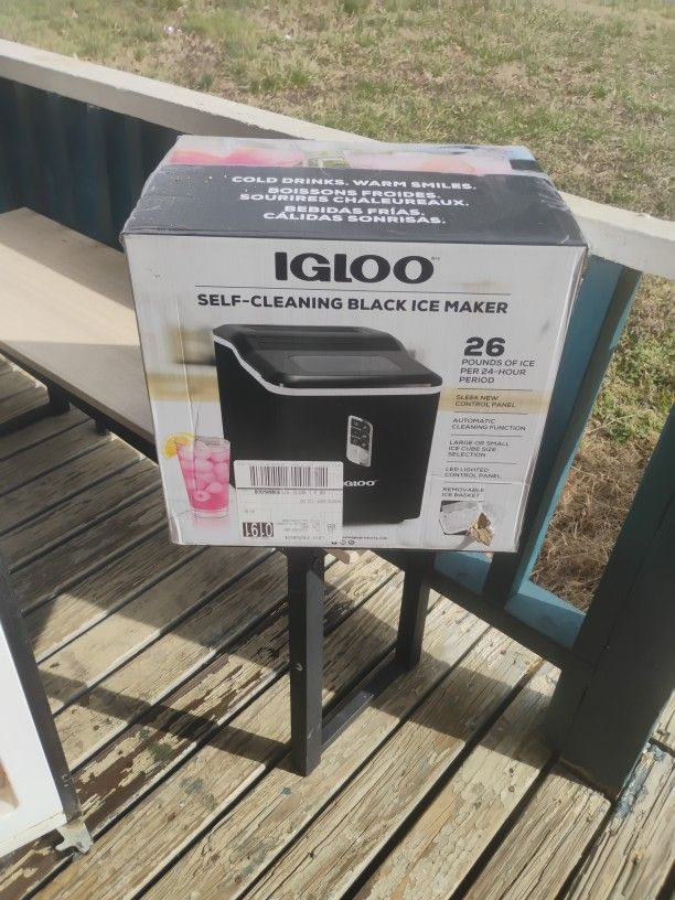 Igloo Self Cleaning Black Ice Maker