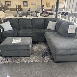 Altari Sectional. 🚚WE DELIVER🚚