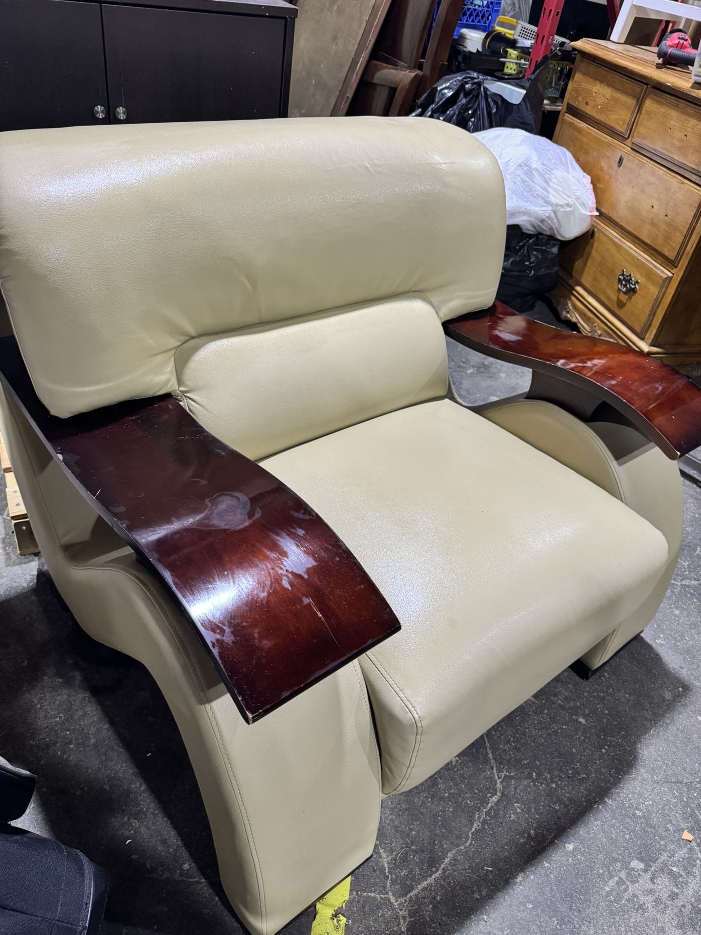 Chair (oversized)