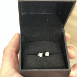 BRAND NEW Diamond Earrings 