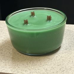 Tri- Wood Wick Candle With Spearmint And Eucalyptus Scent. 