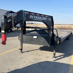 PJ Trailer 2023 Tri-Axle Perfect condition