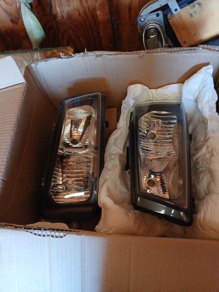 Headlights And Pk Lights 06 Silverado /Cateye/