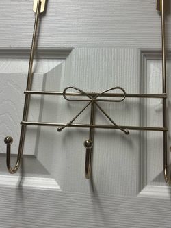 Bow door hanger