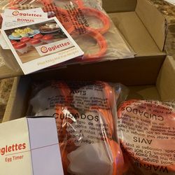 New Egglettes Deluxe Set of 6 Egg Cookers and Accessories.  