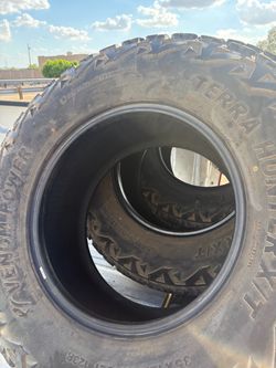 Venom Power Terra Hunter XT 35x12.50R17 Mud Tire