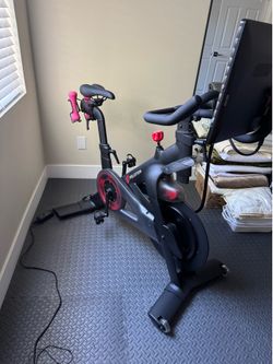 Peloton Bike “Like new”