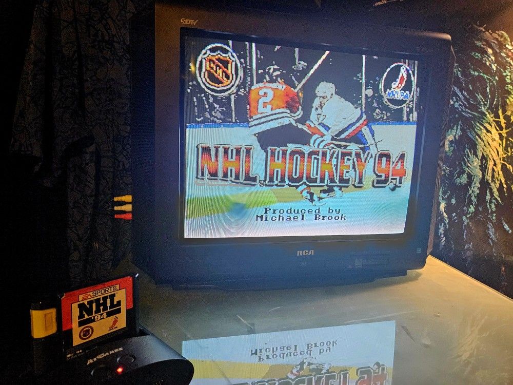 RCA retro Flat-screen CRT Gaming TV w/DVD Player Built-in
