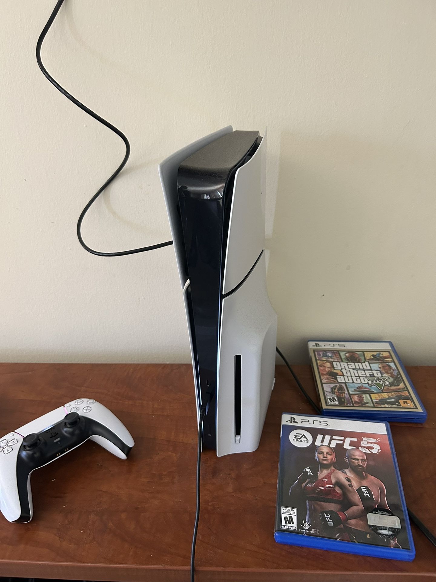 PS5 Disc Edition. 1 Controller. GTA 5 UFC5 $350 FIRM