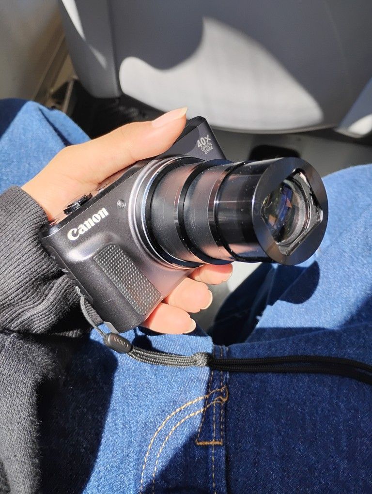 Cannon SX720 HS Camera - Has Battery Charger With 128 G