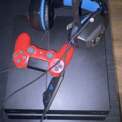 PS4 WITH CONTROLLER AND HEADSET