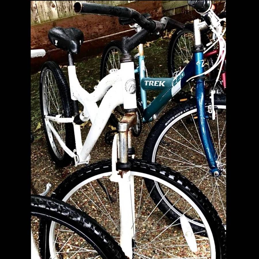 White Mongoose Full Suspension Project Fixer-Upper Bicycle NEEDS REPAIR