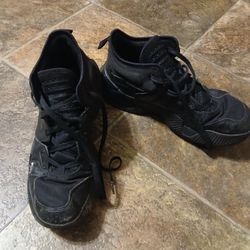 Very Used MENS BASKETBALL SHOES