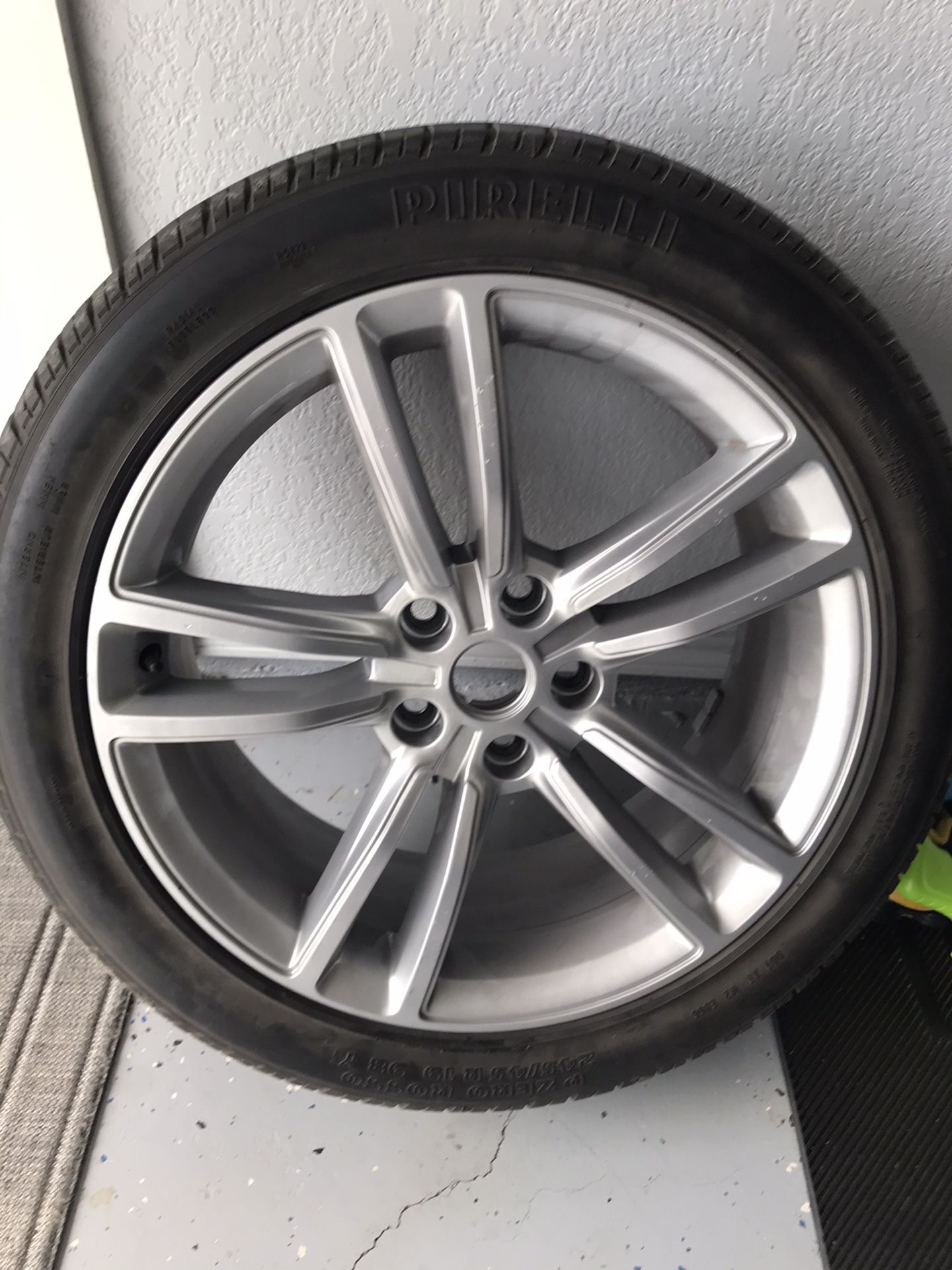 Tesla Model S 19 inch wheel / Rim with tire