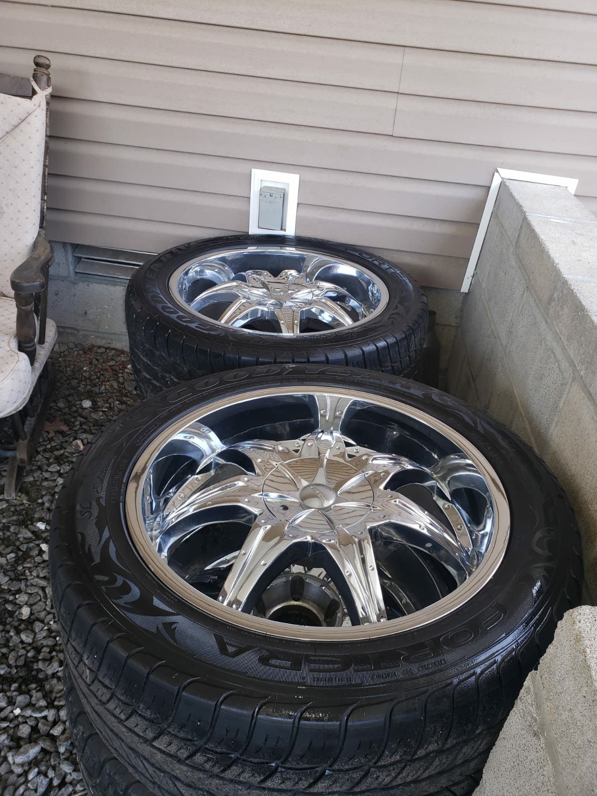 crome rims.