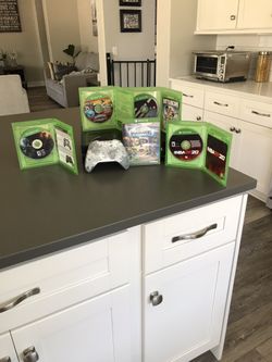 Xbox 1 With Controller And 5 Games
