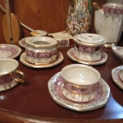 Royal Crown China Set Now What Do You Want Help Me Out I'm Not Good With The Pricing Like You Think So There's One Two Three Four They Don't All Match