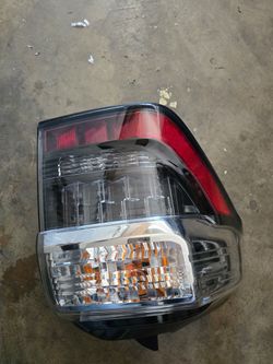 2021 Toyota 4runner oem left tail light