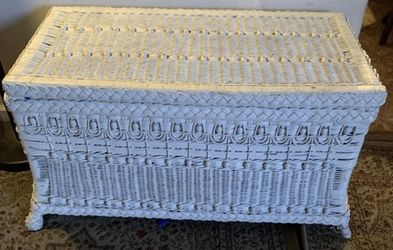 Wicker storage ottoman