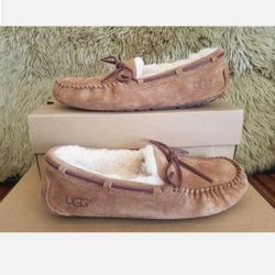 Ugg womens  Dakota  Chestnut Size  6 . 7  9