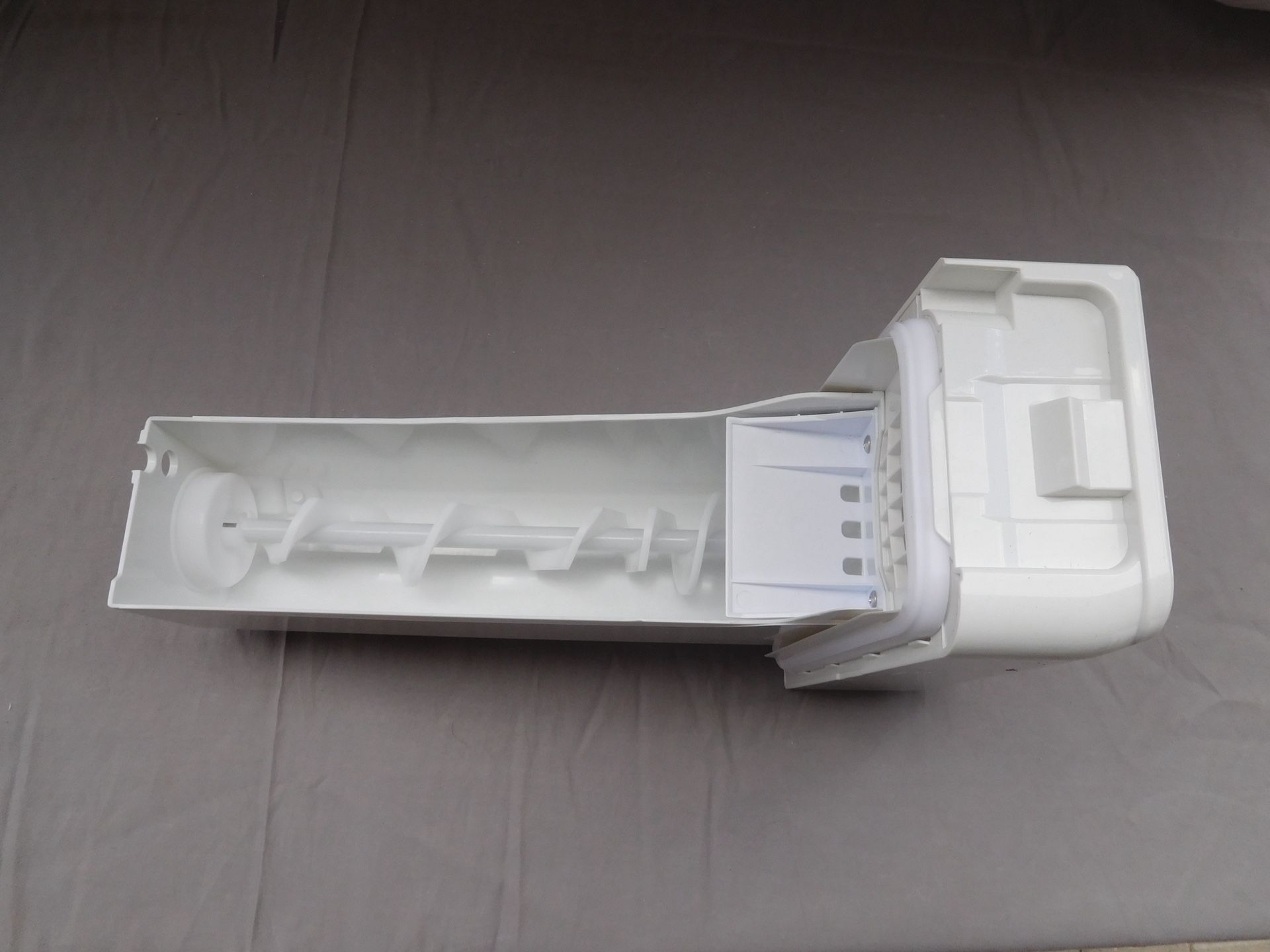Ice Dispenser Tray And Auger Assembly