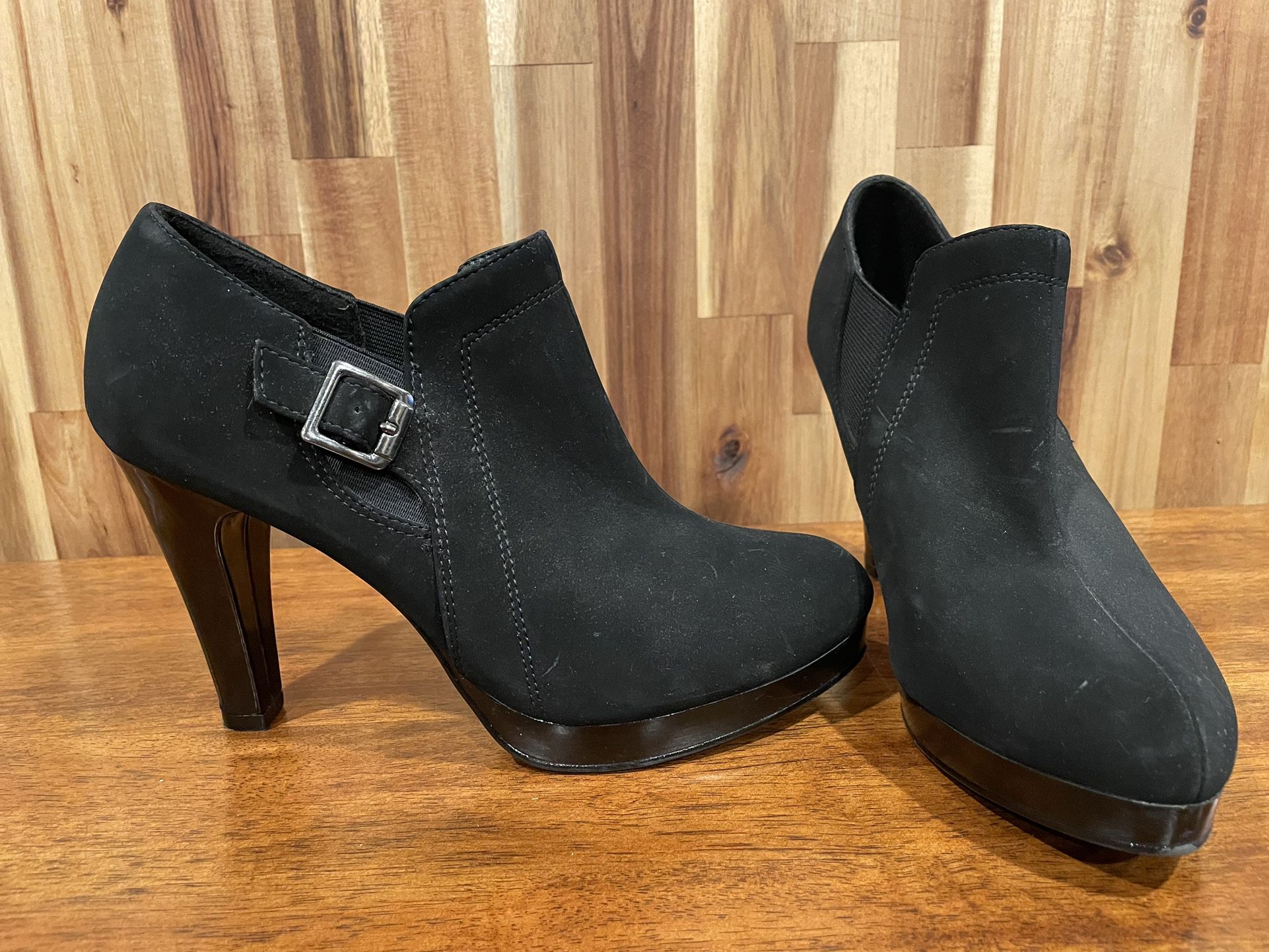Fioni Women’s Black Heeled Booties Size 8.5