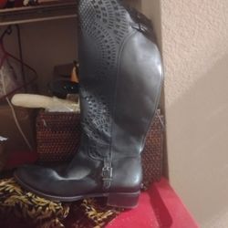 Size 9 M  Tall Calf Zip Boot