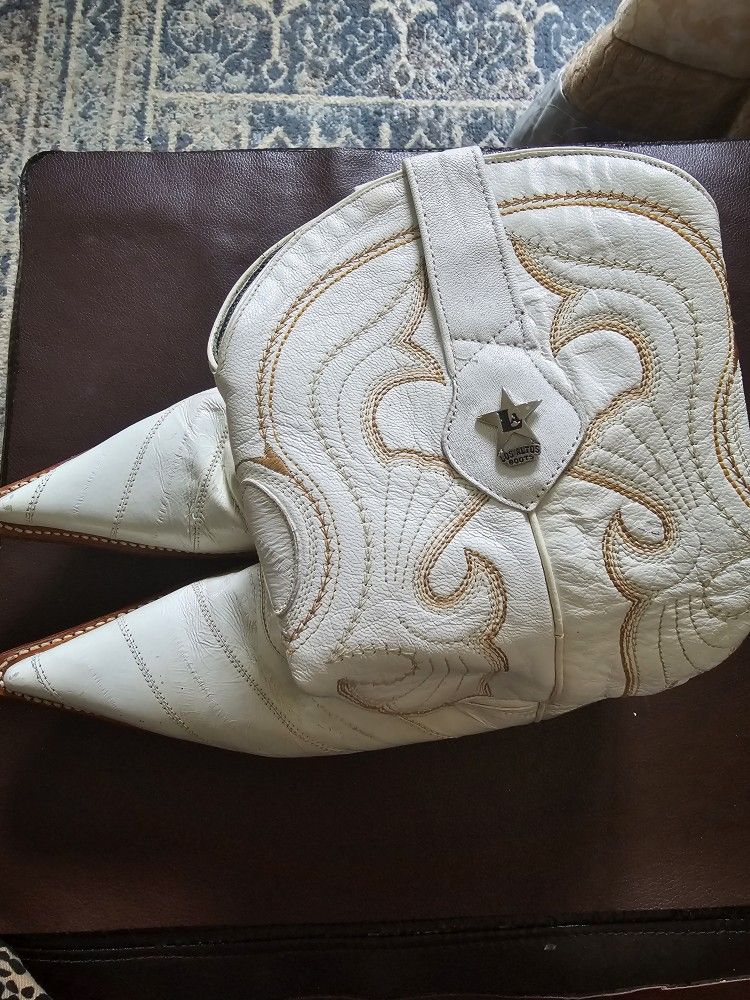 Ladies Cowboy Boots. Sz 8.5
