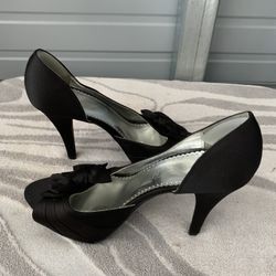 Michaelangelo Maribelle Stilettos 8M Black Silky Peep Toe Pumps Bows 4.25 Heels