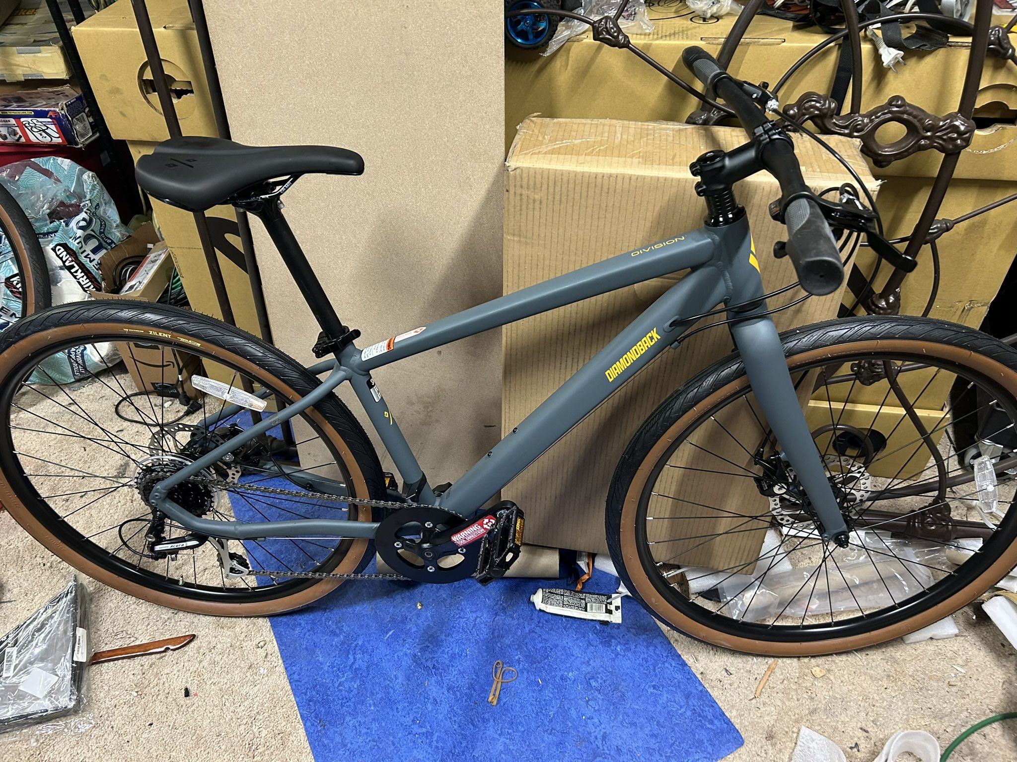 NEW Diamondback Division 1 8 speed aluminum bike Blue
