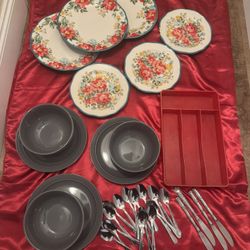 Pioneer Women And Mainstay Plates Bundle 