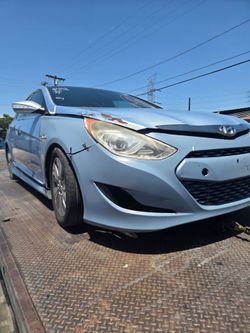 2013  Hunday Sonata Hybrit For parts