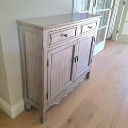 Buffet Cabinet or Enter way Cabiner