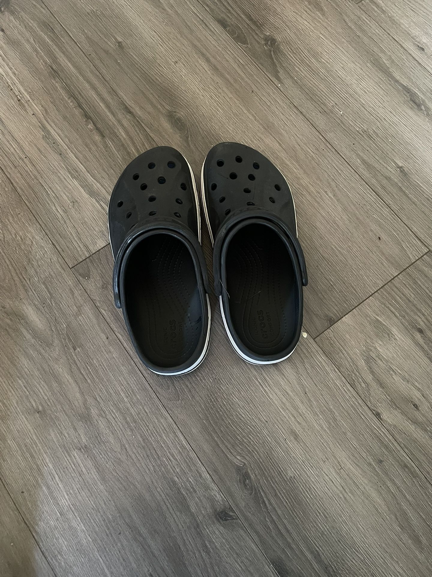 Black Crocs