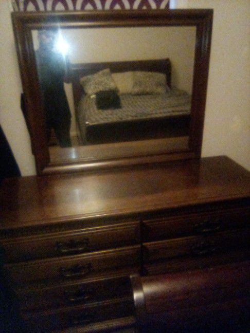 Queen Size Bed & Dresser Set